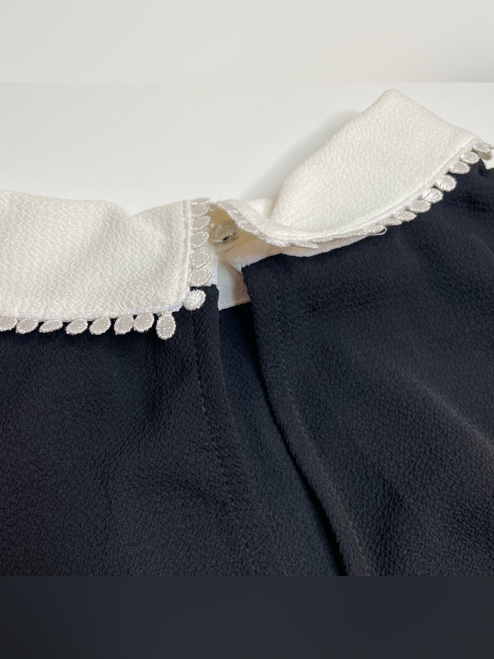 CeCe by Cynthia Steffe Sleeveless Black Blouse White Collar Size Small New NWT - Picture 5 of 7